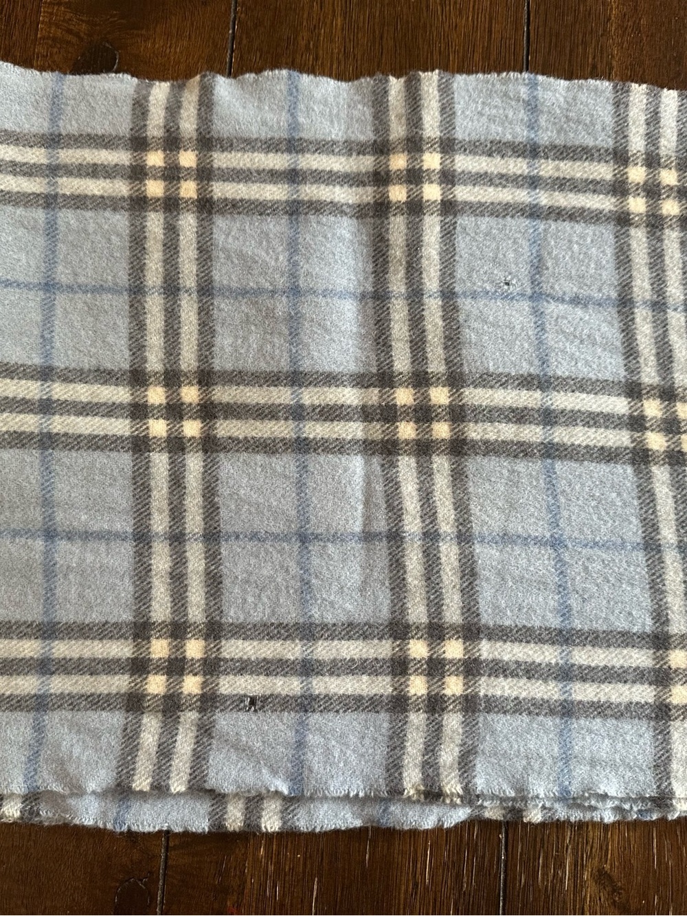 Vintage Burberry Cashmere scarf - Picture 5 of 11